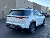 Thumbnail of 2025 Everest White P Nissan Pathfinder