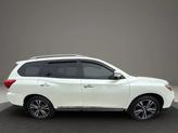 Thumbnail of 2017 White Nissan Pathfinder