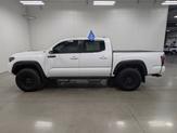 Photo of 2018 Super White Toyota Tacoma
