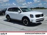 Photo of 2025 Glacial White Pearl Kia Telluride