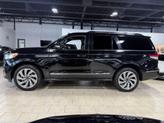 Thumbnail of 2022 Infinite Black Metallic Clearcoat Lincoln Navigator