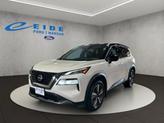Thumbnail of 2023 Pearl White Tricoat/Super Black Nissan Rogue