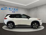 Thumbnail of 2023 Pearl White Tricoat/Super Black Nissan Rogue