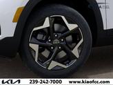 Thumbnail of 2025 White / Black Kia Seltos