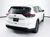 Thumbnail of 2025 Everest White Pearl Nissan Rogue