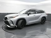 Thumbnail of 2024 Celestial Silver Metallic Toyota Highlander
