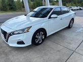 Thumbnail of 2019 Glacier White Nissan Altima