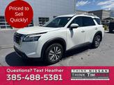 Photo of 2022 Pearl White Tricoat Nissan Pathfinder