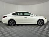 Thumbnail of 2017 Pearl White Nissan Altima