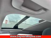 Thumbnail of 2022 Glacial White Pearl Kia Sorento