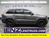 Photo of 2017 Diamond Black Crystal Pearlcoat Jeep Grand Cherokee