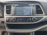 Thumbnail of 2016 Blizzard Pearl Toyota Highlander