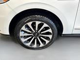 Thumbnail of 2022 White Metallic Lincoln Navigator