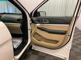 Thumbnail of 2016 White Platinum Clearcoat Metallic Ford Explorer