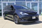 Photo of 2020 Brilliant Black Crystal Pearlcoat Chrysler Pacifica