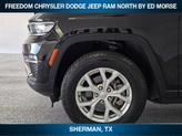 Thumbnail of 2024 Diamond Black Crystal Pearlcoat Jeep Grand Cherokee