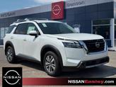 Photo of 2025 Everest White P Nissan Pathfinder
