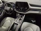 Thumbnail of 2020 Moon Dust Toyota Highlander Hybrid