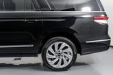 Thumbnail of 2022 Infinite Black Metallic Clearcoat Lincoln Navigator
