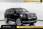 Photo of 2022 Infinite Black Metallic Clearcoat Lincoln Navigator