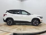 Thumbnail of 2026 Clear White / Black Roof Kia Seltos