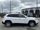 Thumbnail of 2018 Bright White Clearcoat Jeep Cherokee