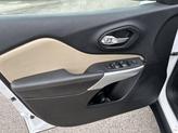 Thumbnail of 2018 Bright White Clearcoat Jeep Cherokee
