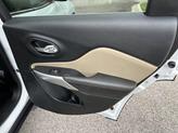 Thumbnail of 2018 Bright White Clearcoat Jeep Cherokee