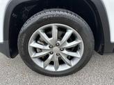 Thumbnail of 2018 Bright White Clearcoat Jeep Cherokee