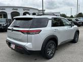 Thumbnail of 2022 Brilliant Silver Metallic Nissan Pathfinder