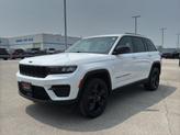 Thumbnail of 2023 Bright White Clearcoat Jeep Grand Cherokee