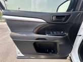 Thumbnail of 2019 White Toyota Highlander