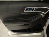 Thumbnail of 2015 White Platinum Clearcoat Metallic Ford Explorer