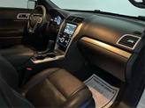 Thumbnail of 2015 White Platinum Clearcoat Metallic Ford Explorer
