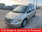 Thumbnail of 2005 Linen Gold Metallic Clearcoat Chrysler Town & Country