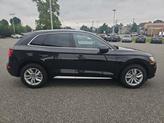 Thumbnail of 2020 Mythos Black Metallic Audi Q5