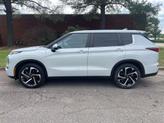 Thumbnail of 2022 White Diamond Mitsubishi Outlander