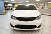 Thumbnail of 2018 Bright White Clearcoat Chrysler Pacifica