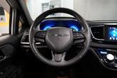 Thumbnail of 2018 Bright White Clearcoat Chrysler Pacifica