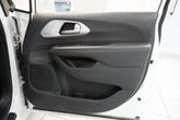 Thumbnail of 2018 Bright White Clearcoat Chrysler Pacifica