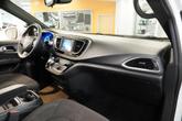 Thumbnail of 2018 Bright White Clearcoat Chrysler Pacifica