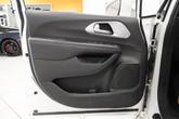Thumbnail of 2018 Bright White Clearcoat Chrysler Pacifica