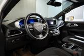 Thumbnail of 2018 Bright White Clearcoat Chrysler Pacifica