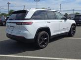 Thumbnail of 2023 Bright White Clearcoat Jeep Grand Cherokee