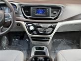 Thumbnail of 2017 Bright White Clearcoat Chrysler Pacifica