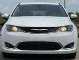 Thumbnail of 2017 Bright White Clearcoat Chrysler Pacifica