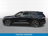 Thumbnail of 2025 Infinite Black Metallic Clearcoat Lincoln Aviator