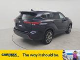 Thumbnail of 2020 Blue Toyota Highlander