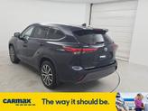 Thumbnail of 2020 Blue Toyota Highlander