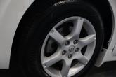 Thumbnail of 2018 Glacier White Nissan Altima